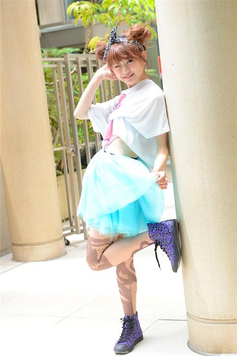 影の魔女の手下ストッキング+レオパード柄スニーカー