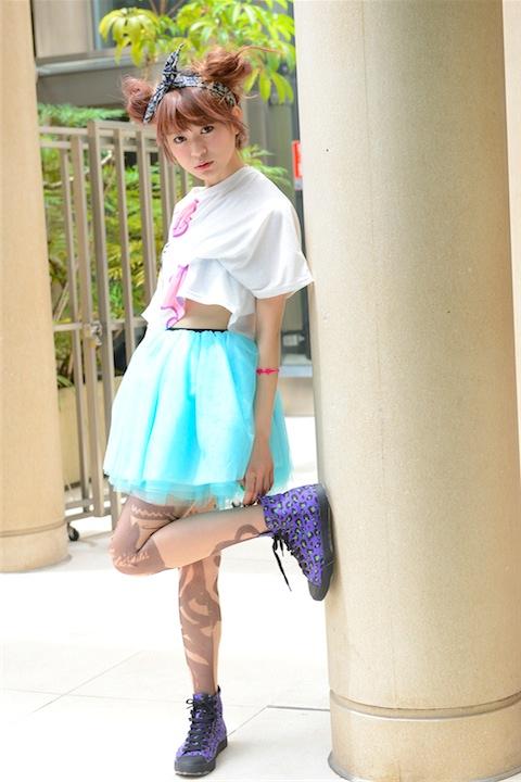 影の魔女の手下ストッキング+レオパード柄スニーカー