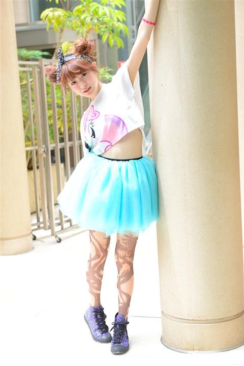 影の魔女の手下ストッキング+レオパード柄スニーカー