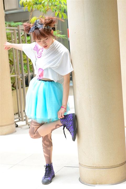 影の魔女の手下ストッキング+レオパード柄スニーカー