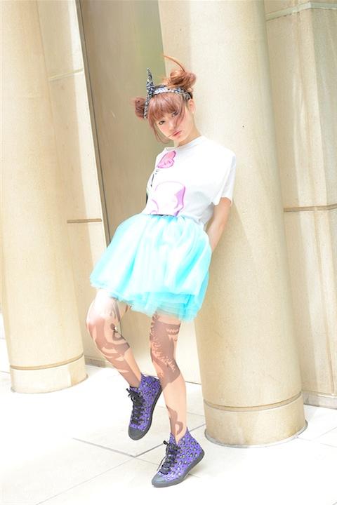 影の魔女の手下ストッキング+レオパード柄スニーカー