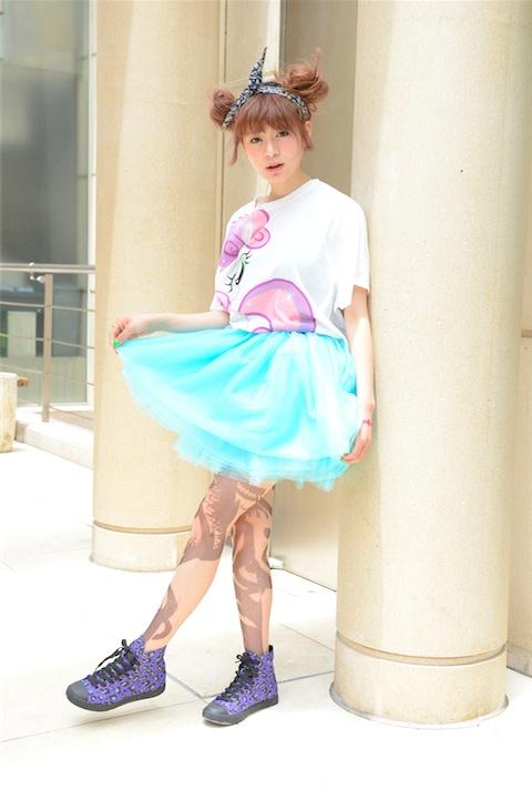 影の魔女の手下ストッキング+レオパード柄スニーカー