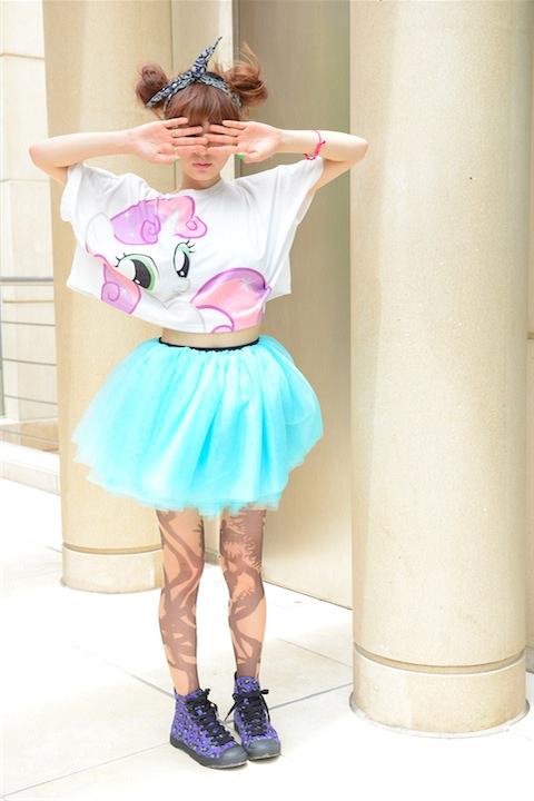 影の魔女の手下ストッキング+レオパード柄スニーカー