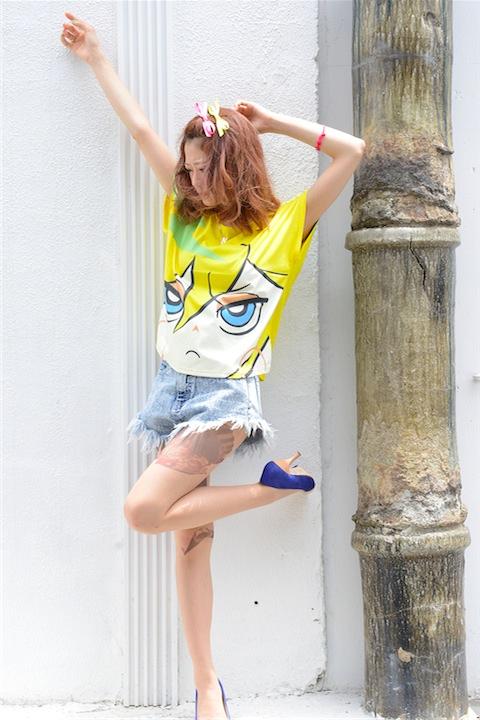 舞台装置の魔女ストッキング+パンティのフェイスアップTシャツ