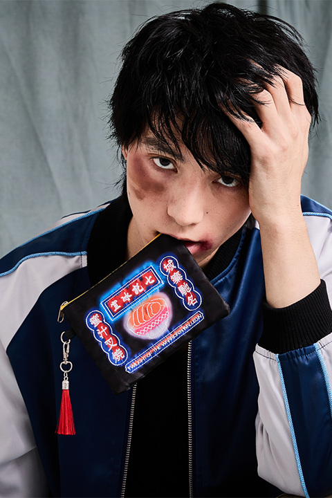 トワイライト・ウォリアーズ 決戦！九龍城砦 モデル スカジャン、陳洛軍 モデル スマホストラップ＆フォンタブ、蜜汁叉燒 モデル 刺繍ポーチ
