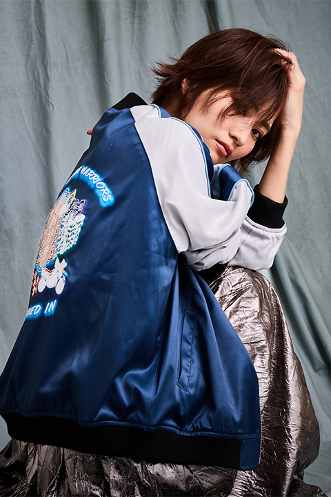 トワイライト・ウォリアーズ 決戦！九龍城砦 モデル スカジャン、陳洛軍 モデル スマホストラップ＆フォンタブ、蜜汁叉燒 モデル 刺繍ポーチ