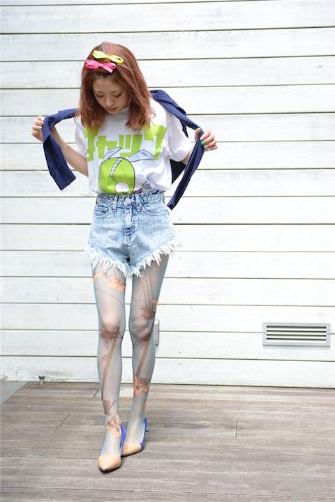 チャックTシャツ+委員長の魔女の結界ストッキング