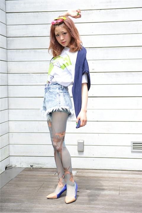 チャックTシャツ+委員長の魔女の結界ストッキング