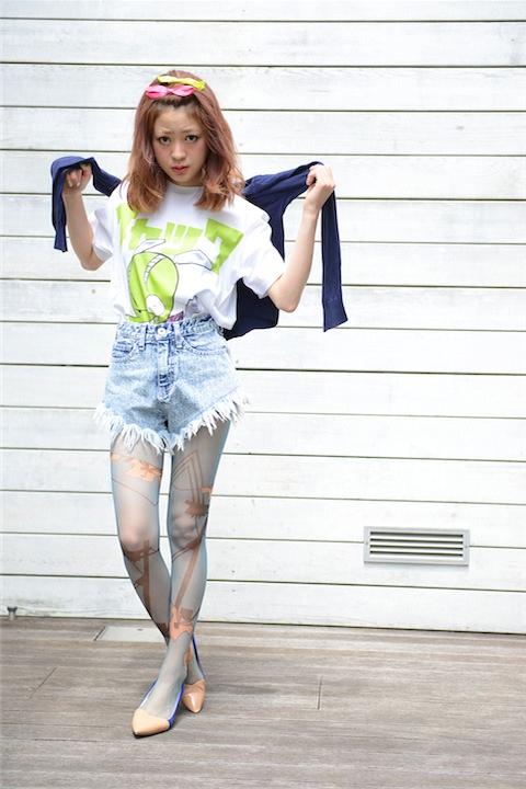 チャックTシャツ+委員長の魔女の結界ストッキング