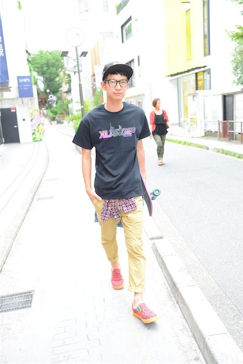 X-LARGE1stロゴTシャツxUBIQ2号機スニーカー