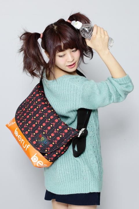 魔法少女まどか☆マギカ　お菓子の魔女メッセンジャーバッグM