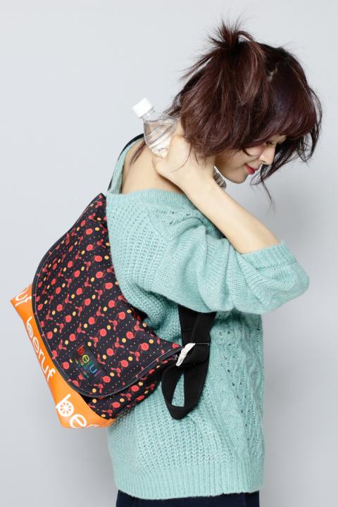 魔法少女まどか☆マギカ　お菓子の魔女メッセンジャーバッグM