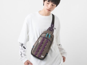 カリン モデル ボディバッグ
