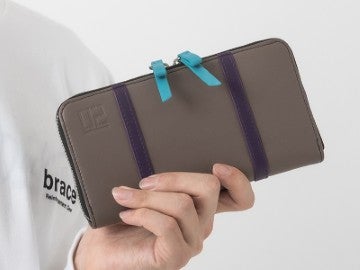 カリン モデル 長財布