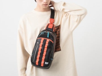 ネル モデル ボディバッグ