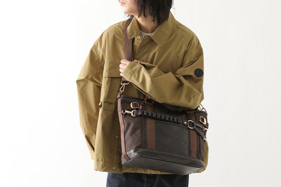 志希の髪色を基調に、[ミスティックエリクシル]の衣装をイメージした2wayバッグ&財布。