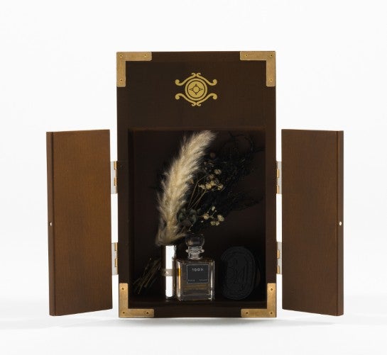 『劇場版モノノ怪』薬売りが背負う“背負子”の小物入れが登場！ 劇場版モノノ怪 &copy;ツインエンジン