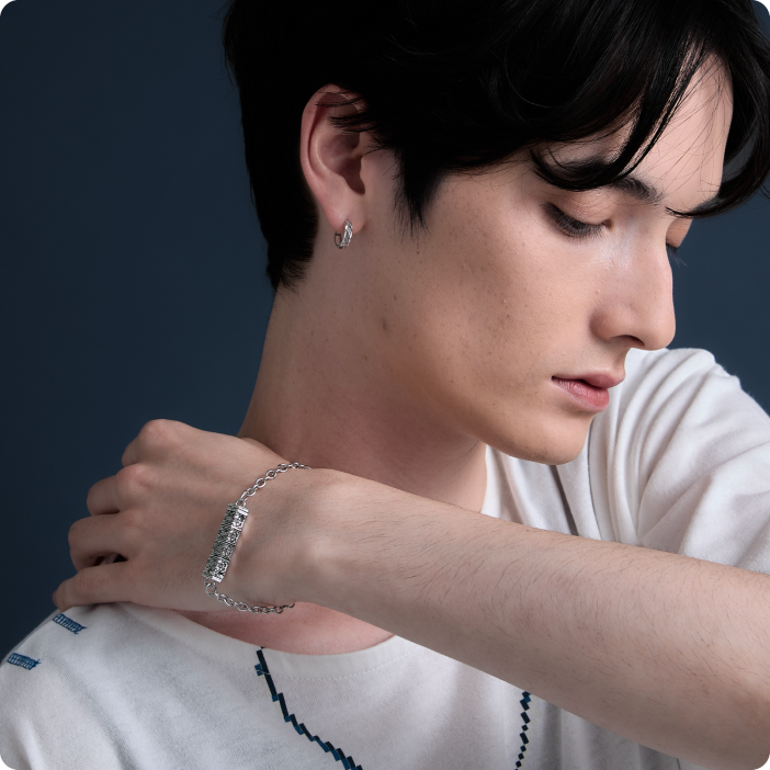 BRACELET
