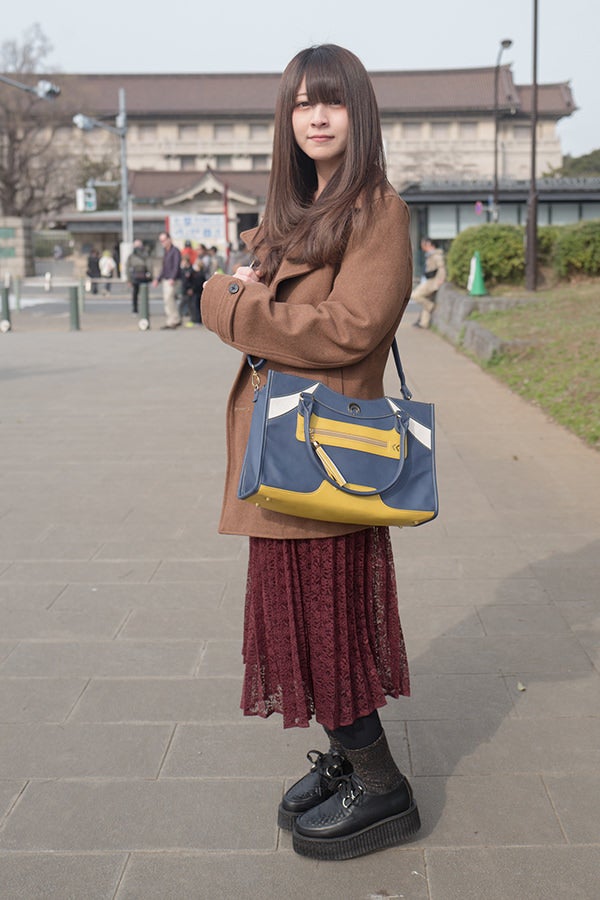 東京国立博物館に来ていた 刀剣乱舞 Online 三日月宗近モデルバッグを持った職人系女の子が登場 Supergroupies スーパーグルーピーズ