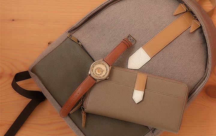 『狼と香辛料』 “賢狼”ホロをイメージ　コラボ腕時計、バッグ、財布登場